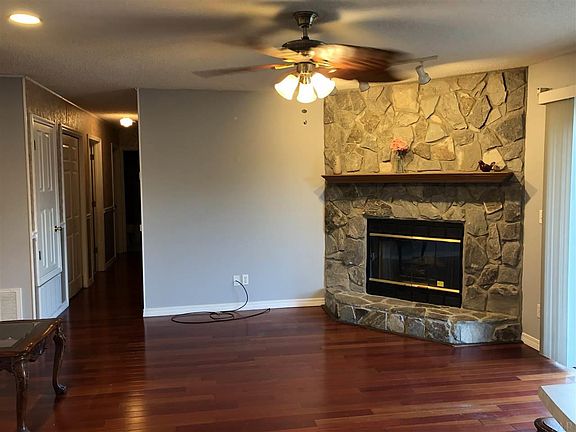 2nd image of 10413 Waterford Dr