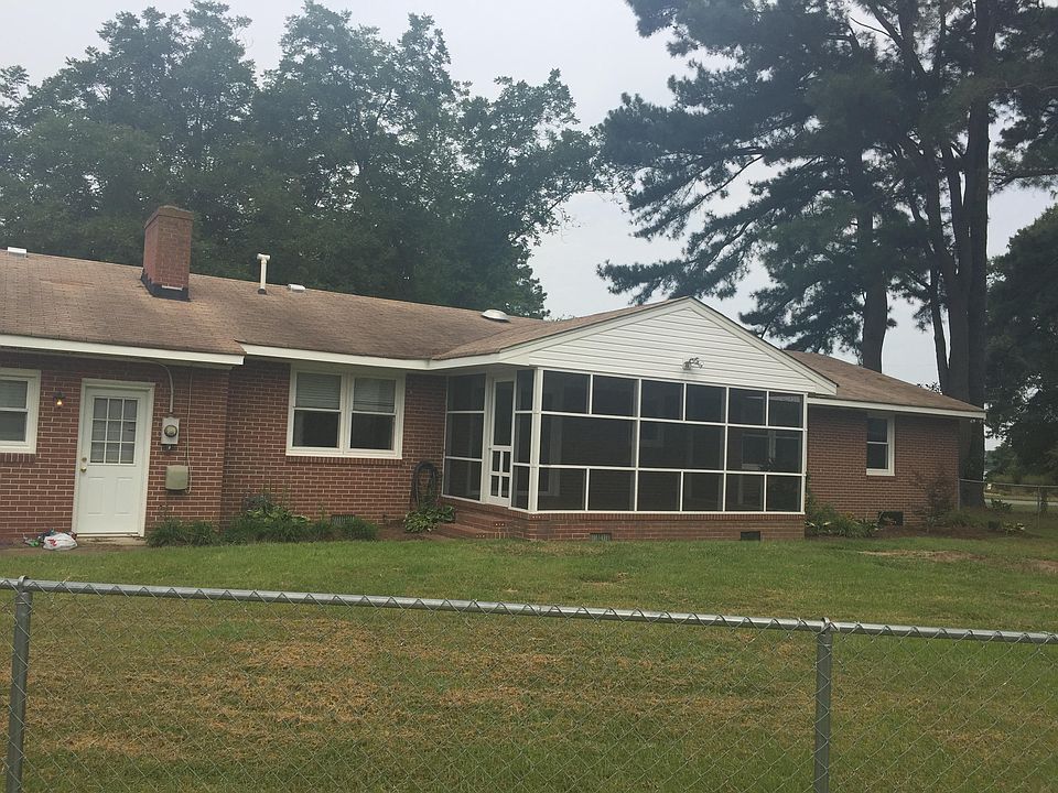 2nd image of 411 Robin Rd
