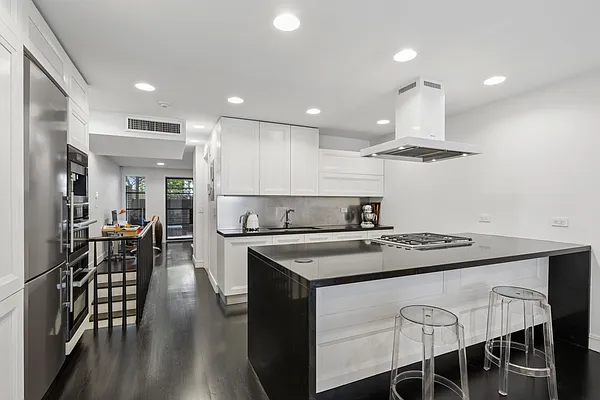 Kitchen, photo 1