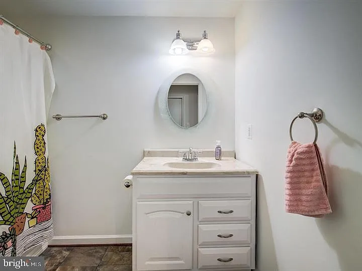 5 Regal Ct — Photo 27