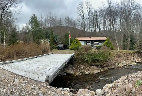 3rd image of 916 Laurel Valley Rd