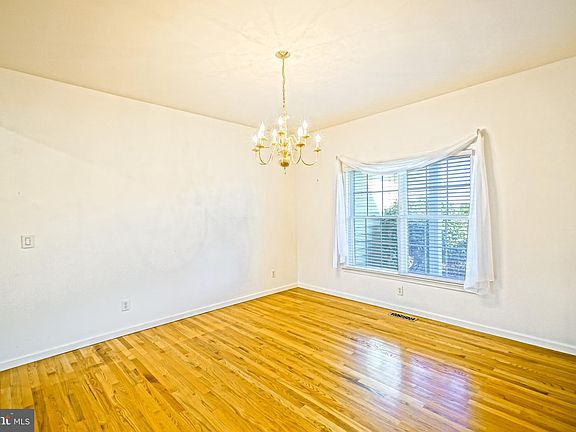4th image of 30748 Elm Dr