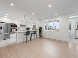 1334 Charland Ave #103, Coquitlam, BC