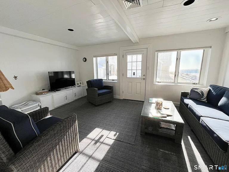 54 Milesfield Ave — Photo 4