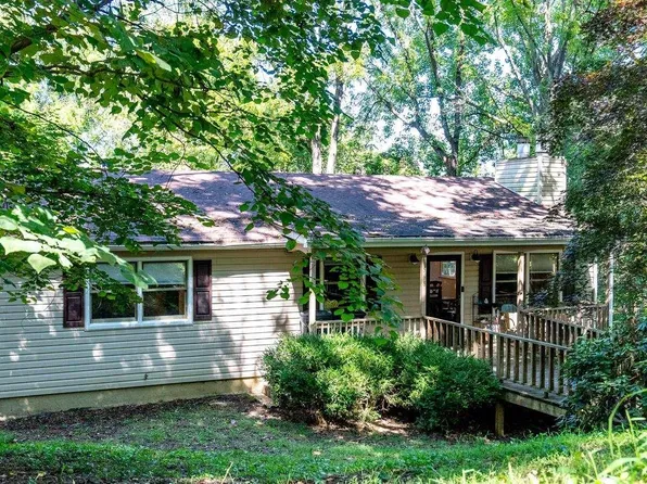 568 Flower Dr, Mc Gaheysville, VA 22840