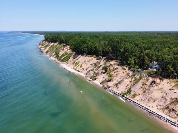 7 E Fox Farm Rd, Manistee, MI 49660