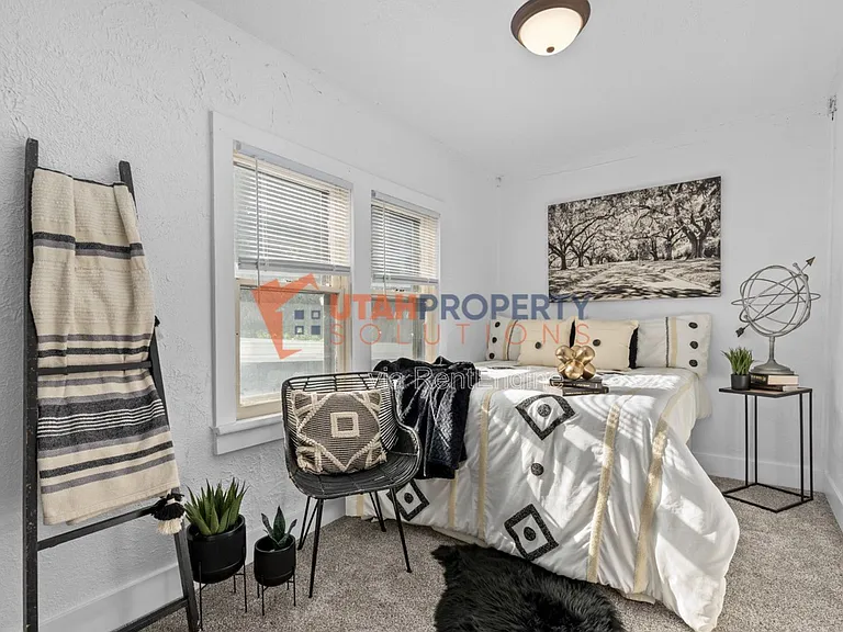 2263 S Green St — Photo 6