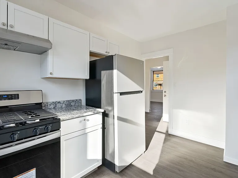 111 Kaplan Avenue — Photo 8