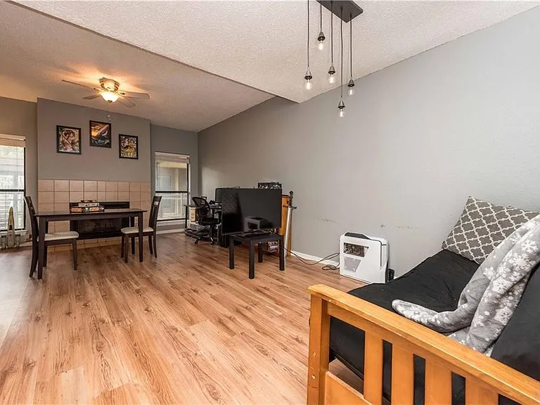 1910 Robbins Pl #210 — Photo 5