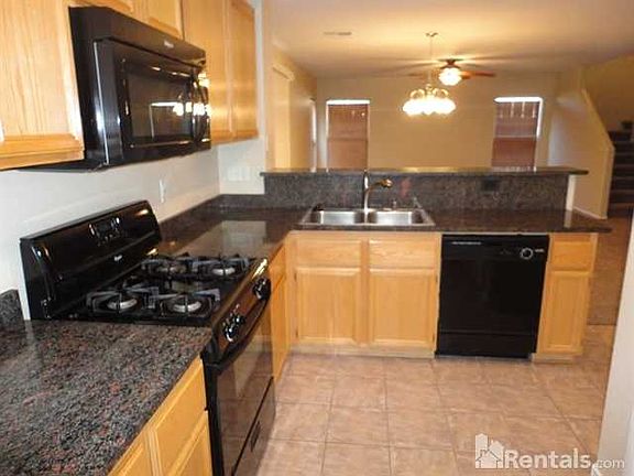 5th image of 1195 Golden Apple St