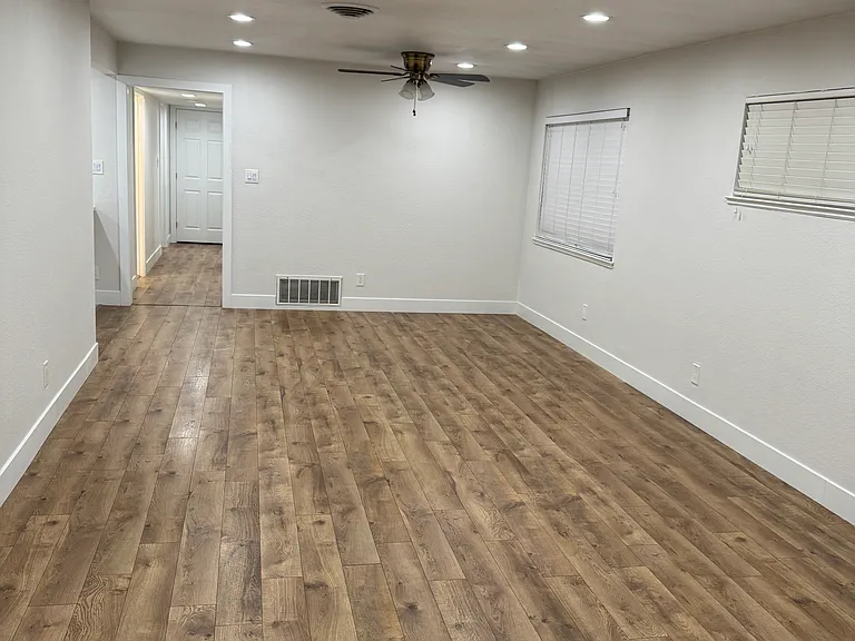 7962-7960 Samantha Way — Photo 3