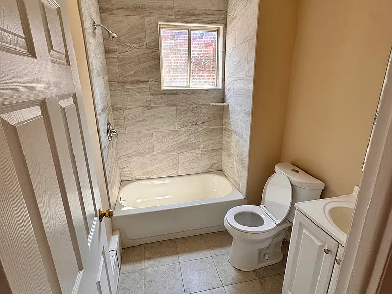 220 Osborn St #2 — Photo 5