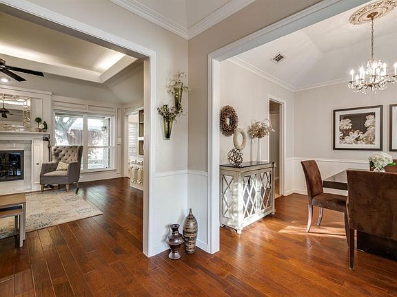 4th image of 2349 Claridge Cir
