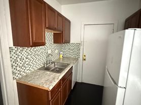 931 W Sunnyside Ave
