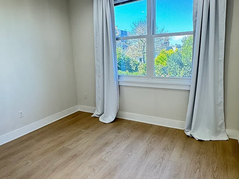 926 Grove St #2 — Photo 13