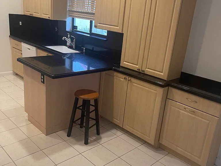 10215 Camelback Ln — Photo 4