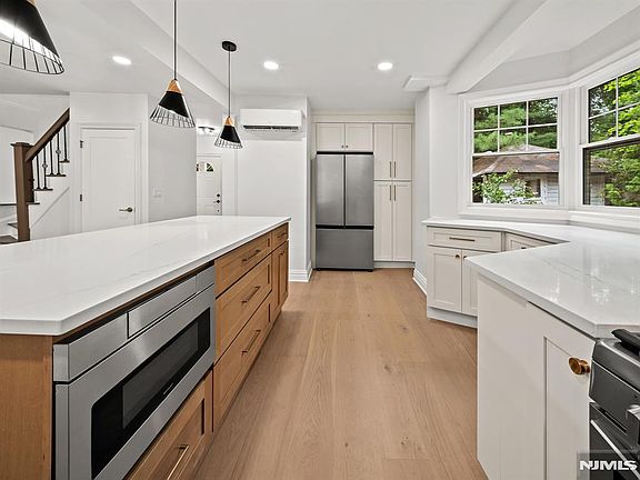 3rd image of 72 Fremont Avenue