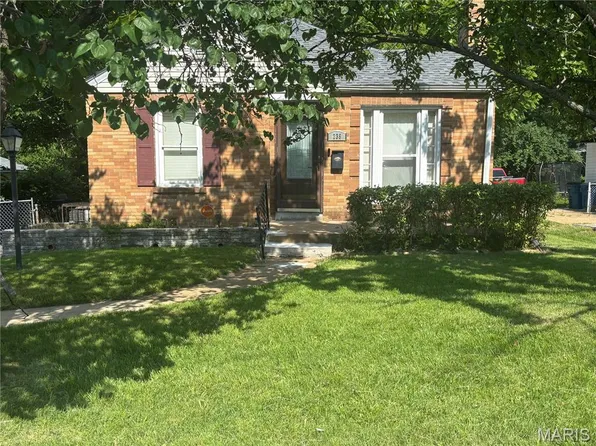 238 Newell Dr, Saint Louis, MO 63135