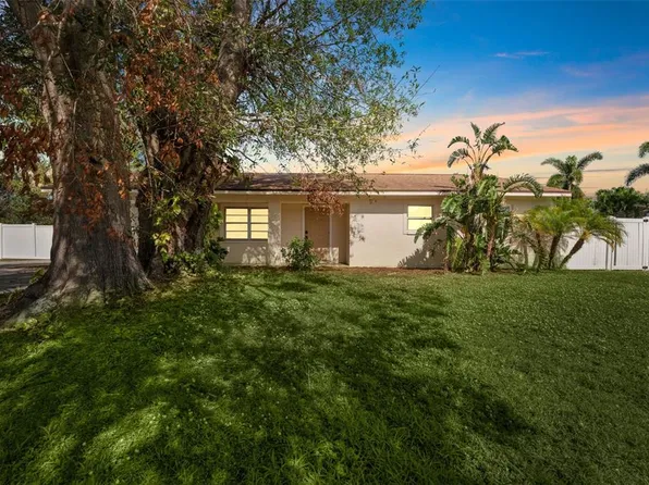 4075 Velarde Ln, Sarasota, FL 34235
