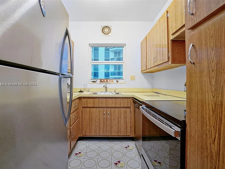 4747 Collins Ave #1108 — Photo 6