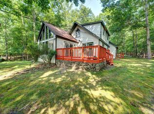807 Andiron Ct, Lackawaxen, PA 18435