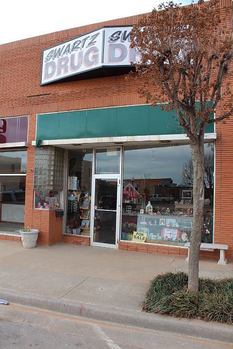 1st image of 122 W Broadway Ave
