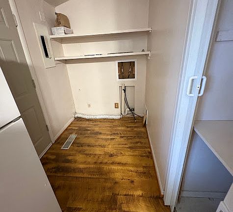 5th image of 164 Taylor Ct