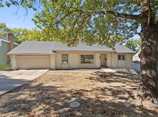 10626 Bridlespur Dr, Kansas City, MO 64114