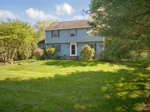 4 Benjamin Kidder Ln, Bedford, MA 01730