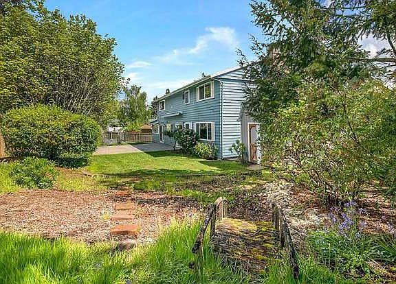 2nd image of 12201 SE 64th Pl