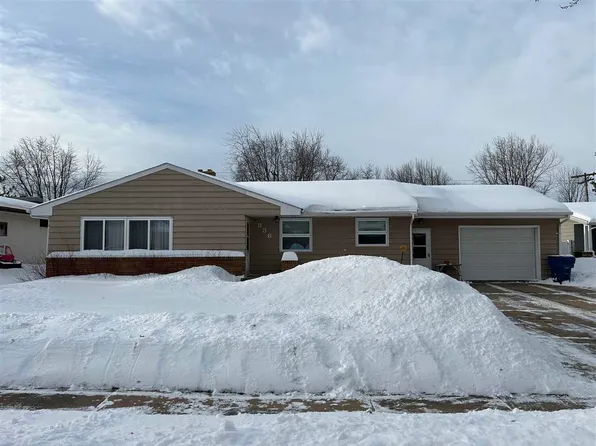 336 Highland Dr, Hibbing, MN 55746