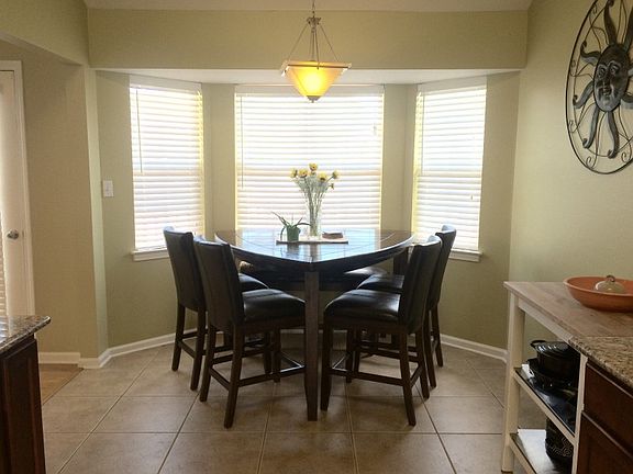 5th image of 261 Long Lake Dr