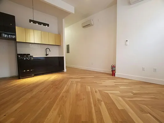 Rented by Evergreen Apartments BK | media 18