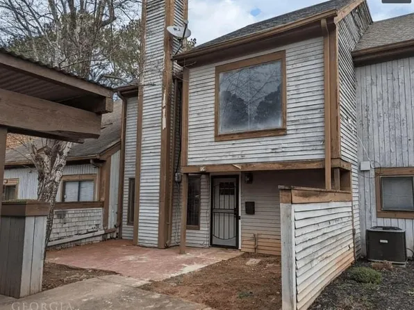 95 Willowick Dr, Lithonia, GA 30038