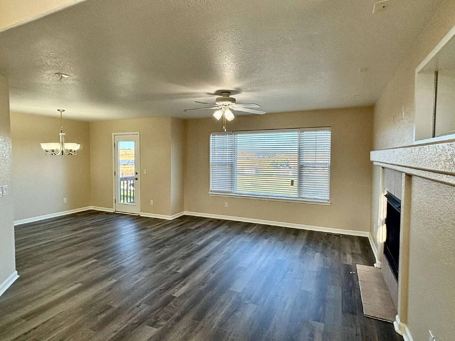 3 bed, 2.5 bath, 1631 sqft, $2,700 — Photo 3
