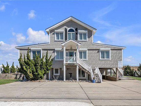 3rd image of 2912 Sandfiddler Rd