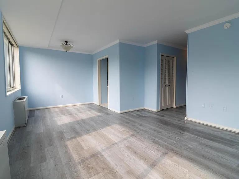 10401 Grosvenor Pl #724 — Photo 11