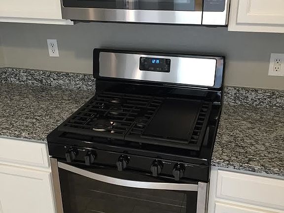 3rd image of 6610 Fairglen Dr