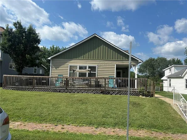 2425 Olive St, Saint Joseph, MO 64507