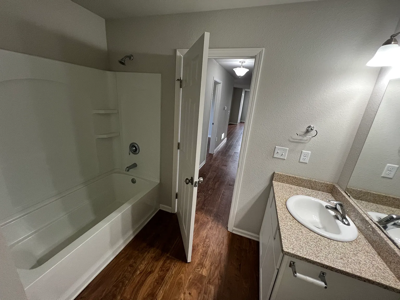 3 bed, 1580 sqft, $1,800 — Photo 2