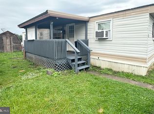 2 Woodland Ln, Mertztown, PA