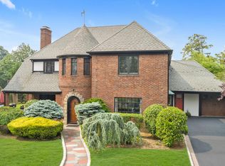 40 Stratford Rd, Rockville Centre, NY 11570