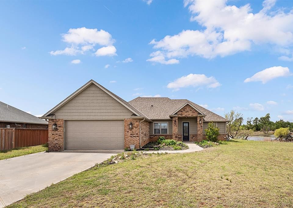1st image of 15 Blue Meadow Dr