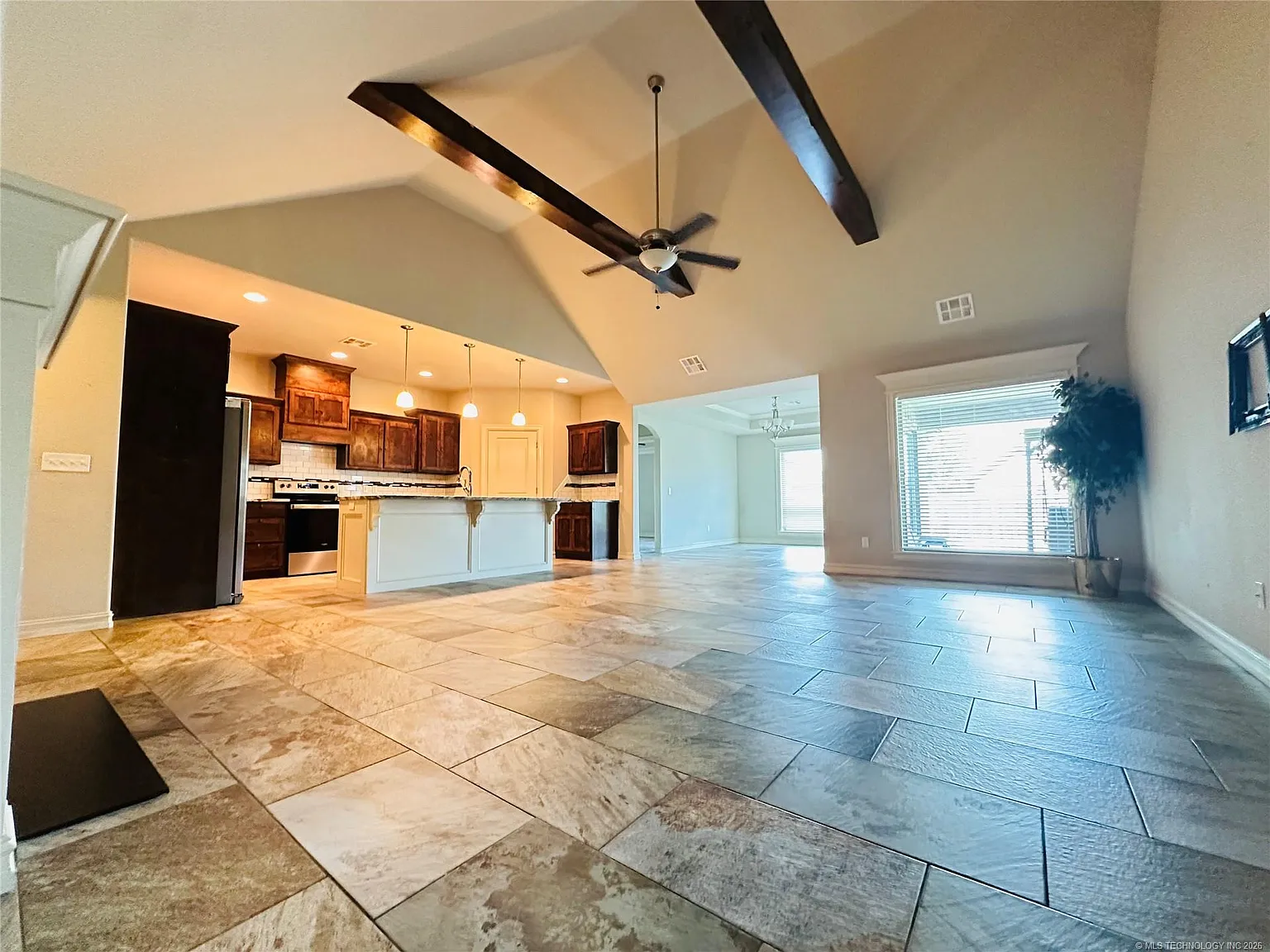 4 bed, 2.0 bath, 2136 sqft, $2,150 — Photo 3
