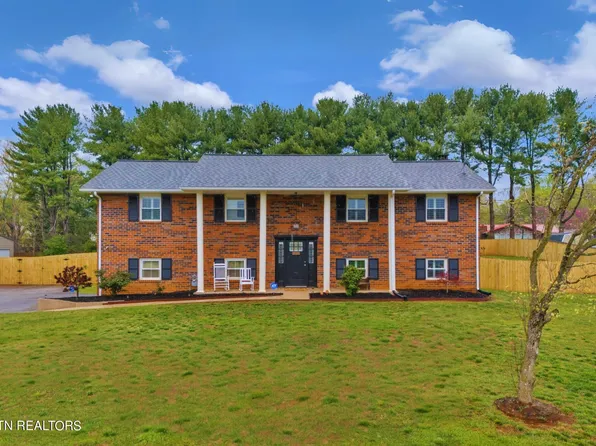 670 Grandview Dr, Lenoir City, TN 37772