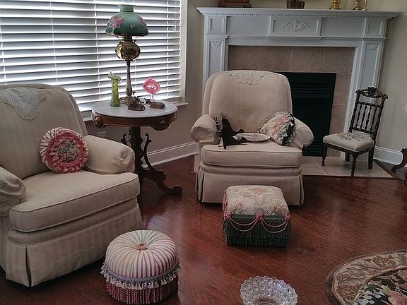 Living Room with fireplace