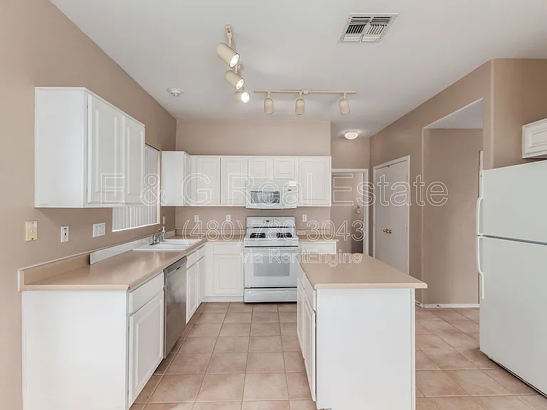 13391 W Crocus Dr — Photo 9