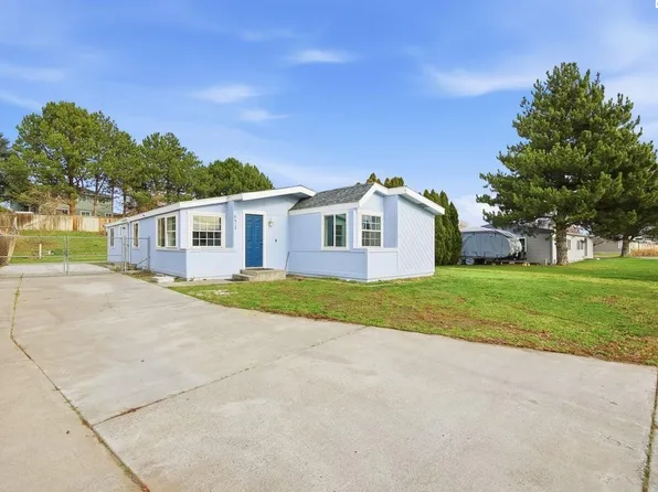 8612 W Arrowhead Ave, Kennewick, WA 99336