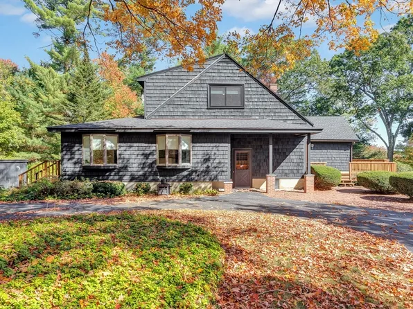 14 Pond St, Topsfield, MA 01983