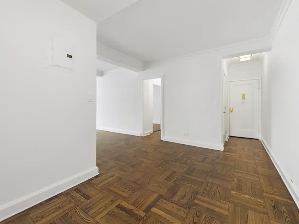 300 East 57th Street image 1 of 8